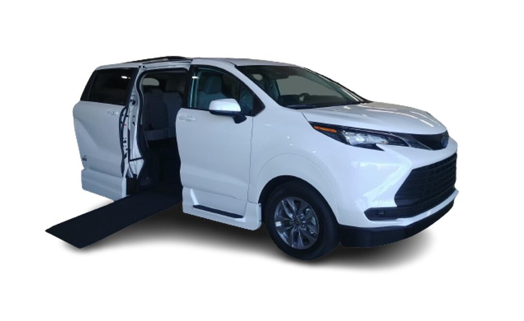 2022 Toyota Sienna LE-Mobility AWD Hybrid with VMI Northstar Conversion