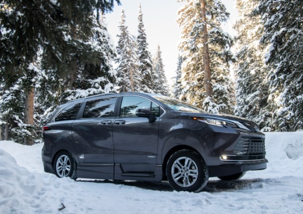 2022 Toyota Sienna LE-Mobility AWD Hybrid with VMI Northstar Conversion